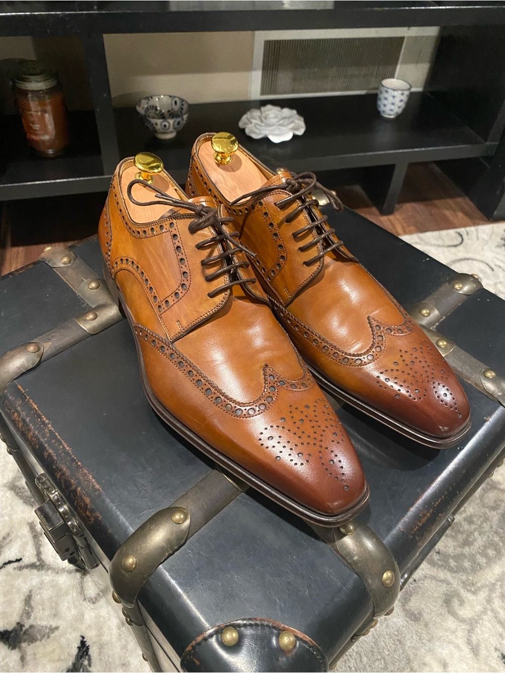 Magnanni Two-Tone Tan Brogue Derby Shoes a true gentleman’s shoe.